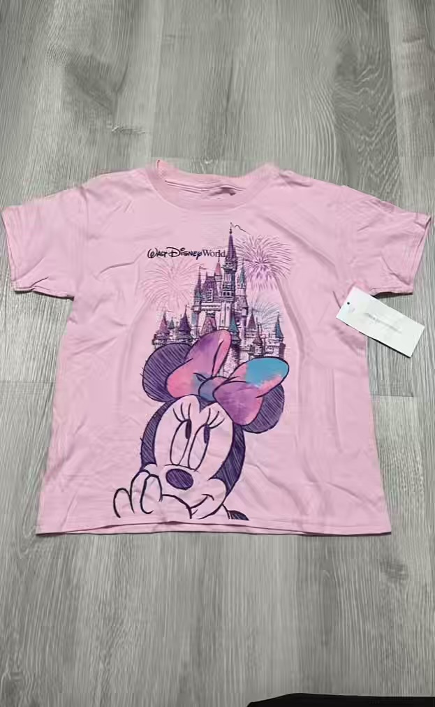 Camiseta Minie en el castillo
