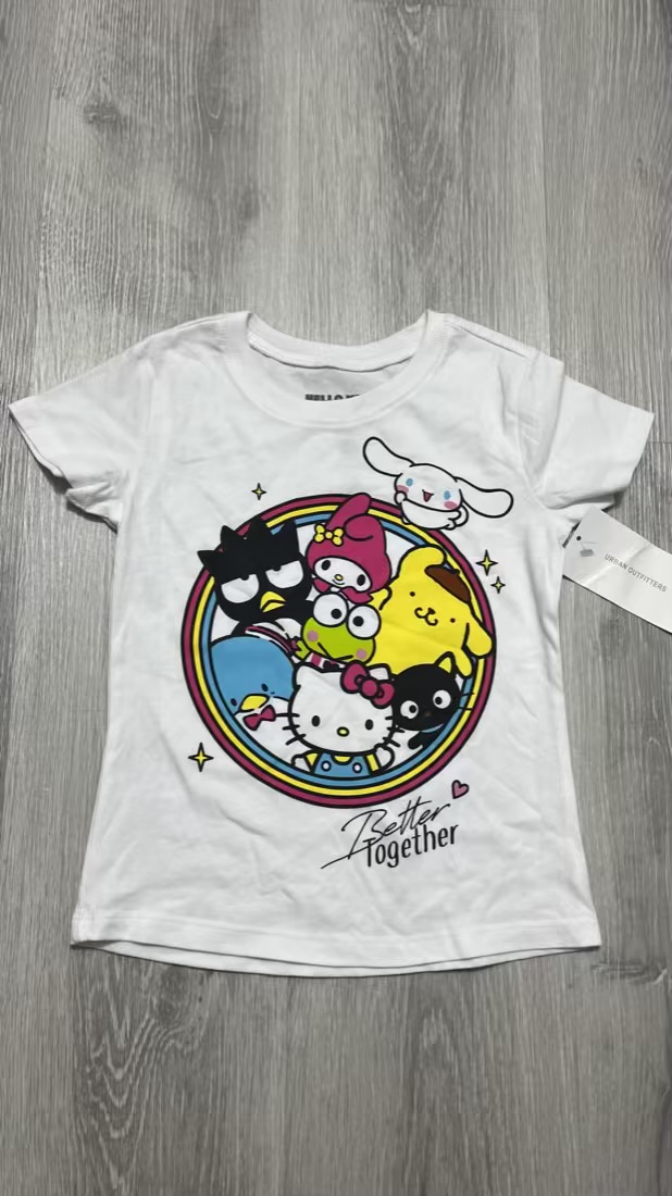 Camiseta blanca Hello Kitty y amigos