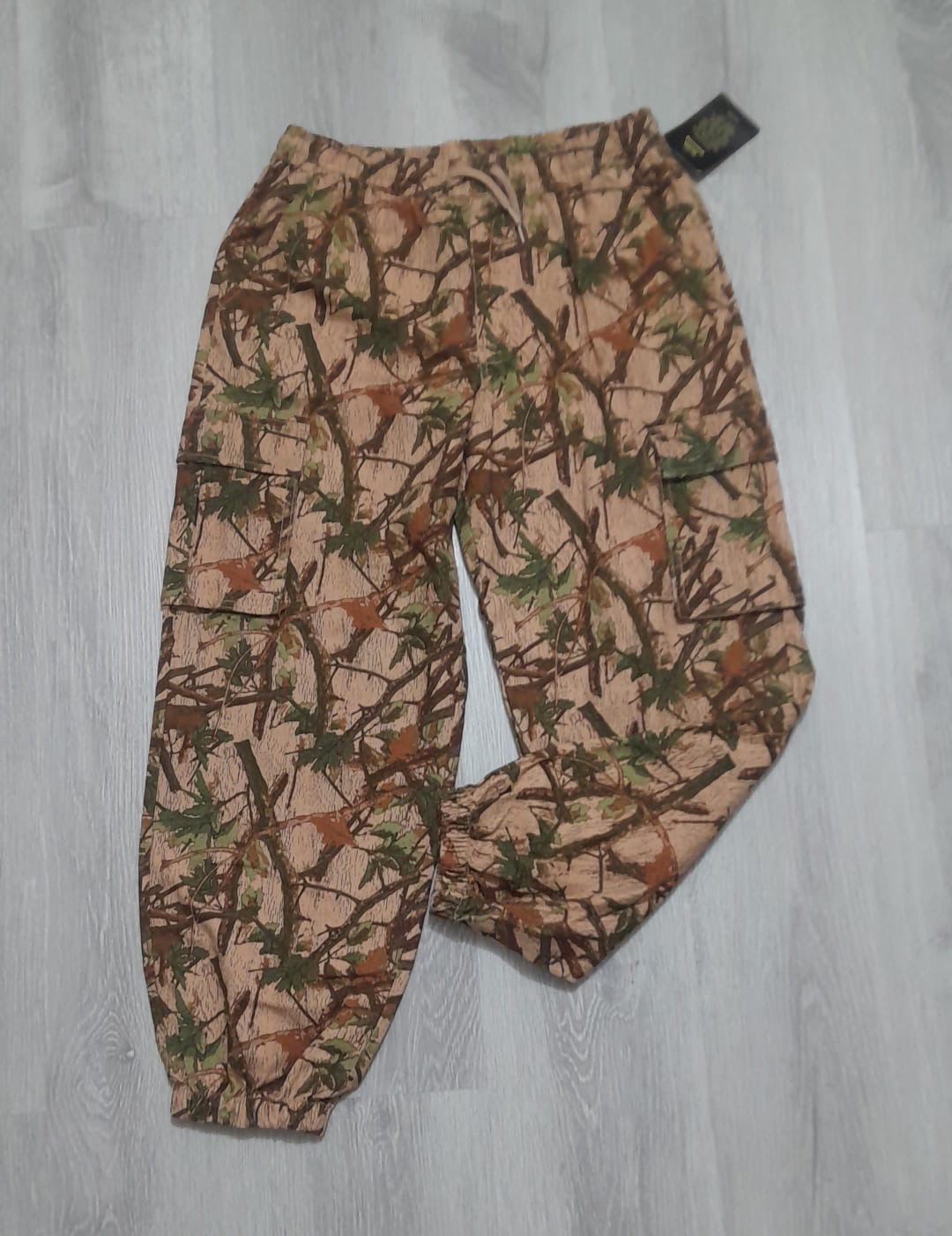 Pantalón moderno cargo