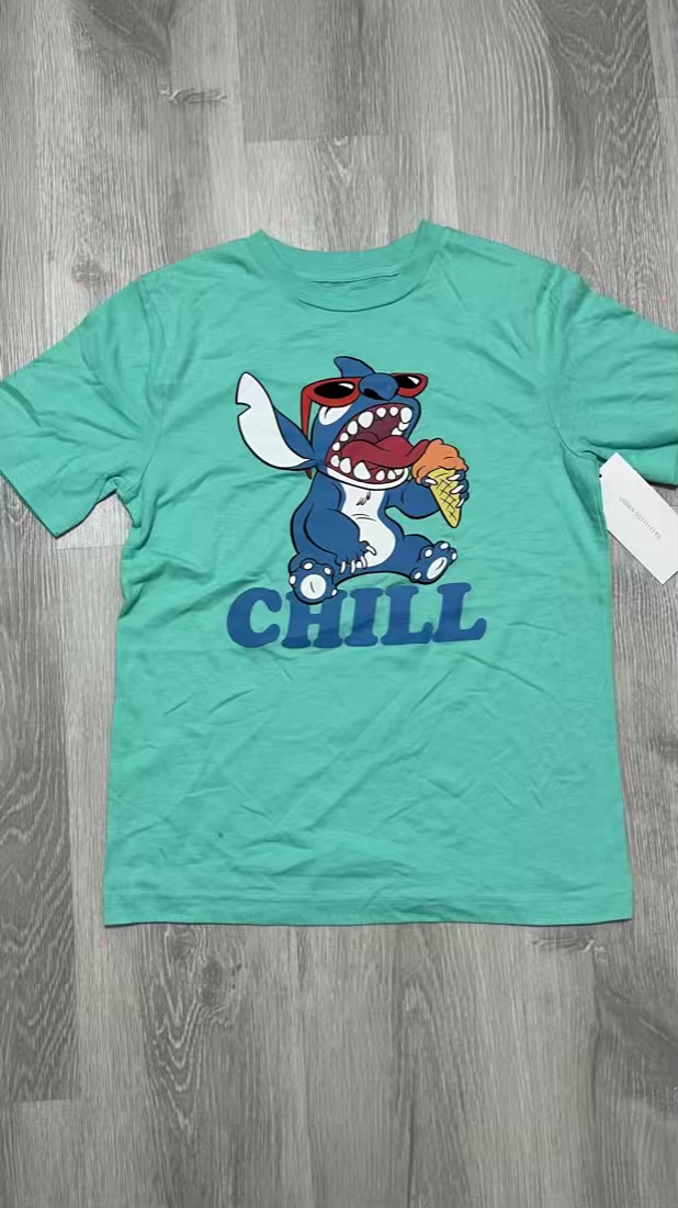 Camiseta stitch comiendo helado