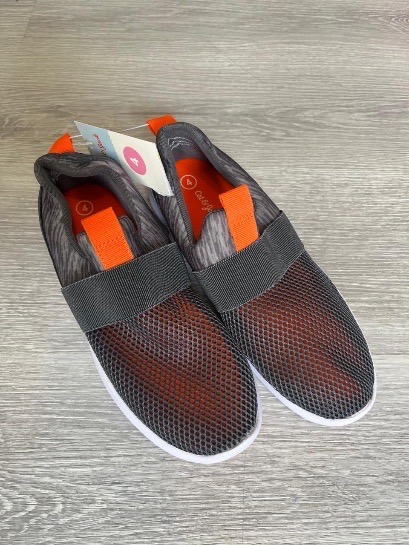 Tenis de malla gris