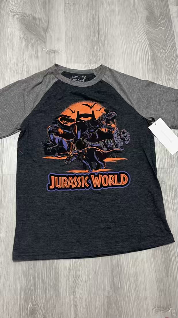 Camiseta Jurassic World Gris